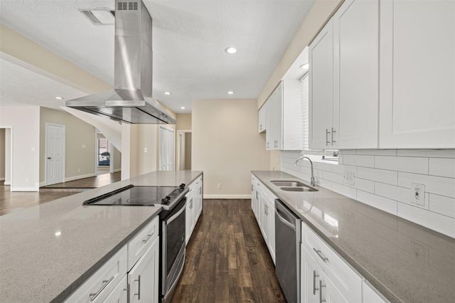 14823 Walbrook Drive, Sugar Land, TX 77498