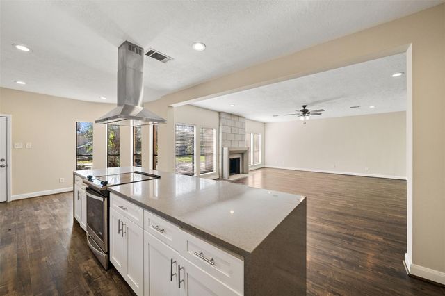 14823 Walbrook Drive, Sugar Land, TX 77498