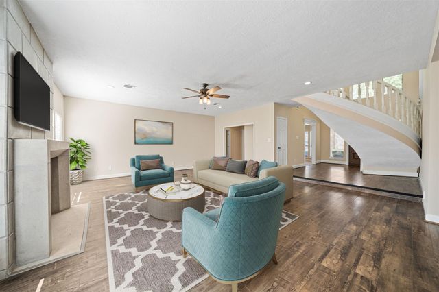 14823 Walbrook Drive, Sugar Land, TX 77498