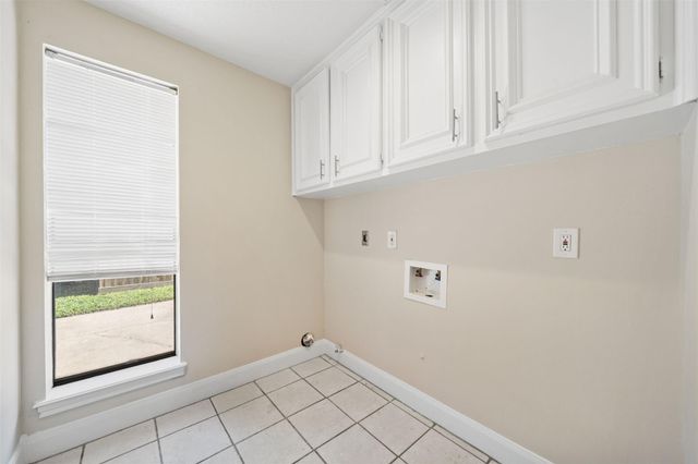 14823 Walbrook Drive, Sugar Land, TX 77498