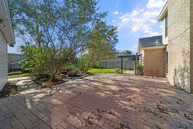 14823 Walbrook Drive, Sugar Land, TX 77498
