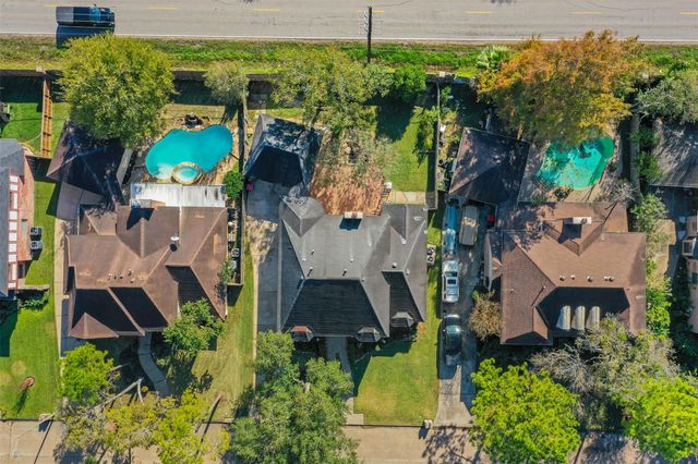 14823 Walbrook Drive, Sugar Land, TX 77498