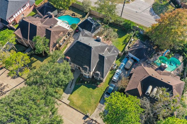 14823 Walbrook Drive, Sugar Land, TX 77498