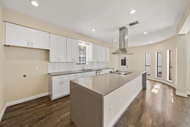 14823 Walbrook Drive, Sugar Land, TX 77498