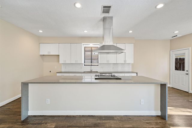 14823 Walbrook Drive, Sugar Land, TX 77498