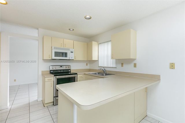 2592 W Saratoga Drive, Cooper City, FL 33026