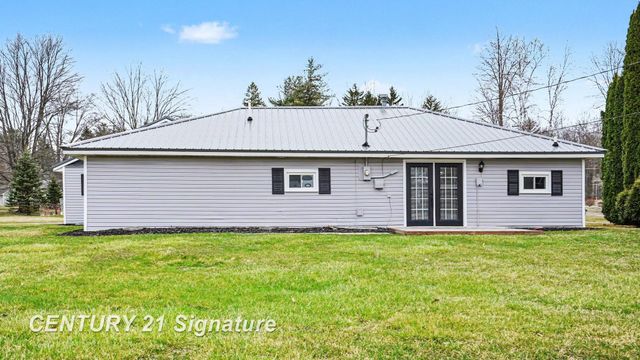 474 W Taylor Drive, Sanford, MI 48657