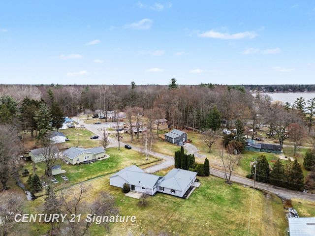 474 W Taylor Drive, Sanford, MI 48657
