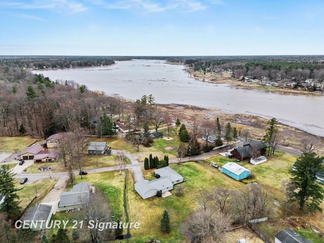 474 W Taylor Drive, Sanford, MI 48657