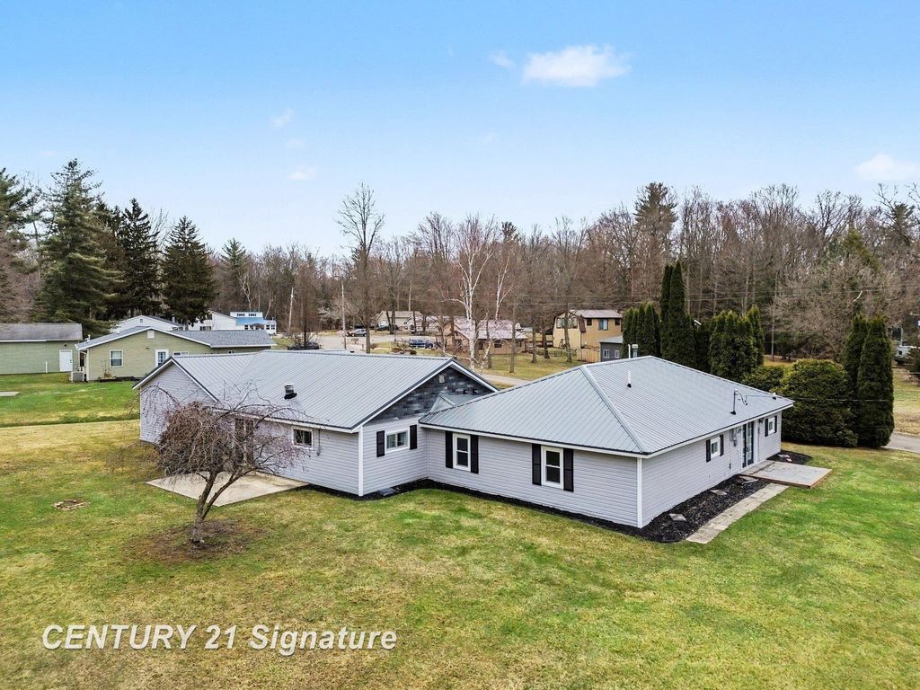 474 W Taylor Drive, Sanford, MI 48657