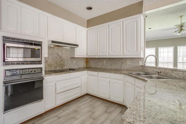 9017 Rodeo Drive, Irving, TX 75063