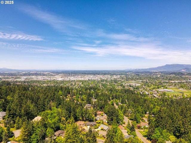 Mclean Blvd, Eugene, OR 97405