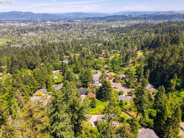 Mclean Blvd, Eugene, OR 97405