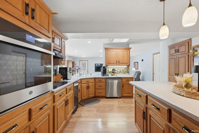 4123 W 100 Road, Huntington, IN 46750