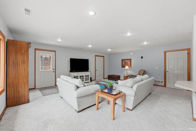4123 W 100 Road, Huntington, IN 46750