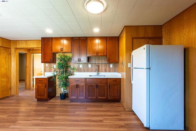 404 Bradrick Dr, San Leandro, CA 94578
