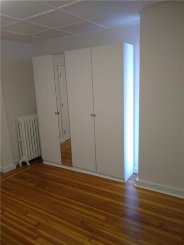 27 Mount Vernon Street 1, Newport, RI 02840