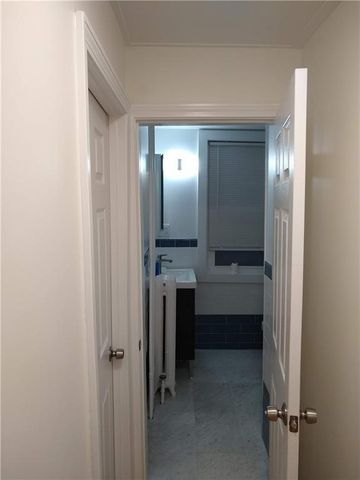 27 Mount Vernon Street 1, Newport, RI 02840