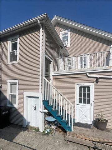 27 Mount Vernon Street 1, Newport, RI 02840