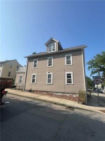 27 Mount Vernon Street 1, Newport, RI 02840