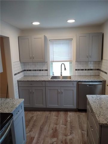 27 Mount Vernon Street 1, Newport, RI 02840