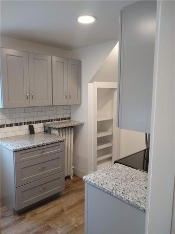 27 Mount Vernon Street 1, Newport, RI 02840