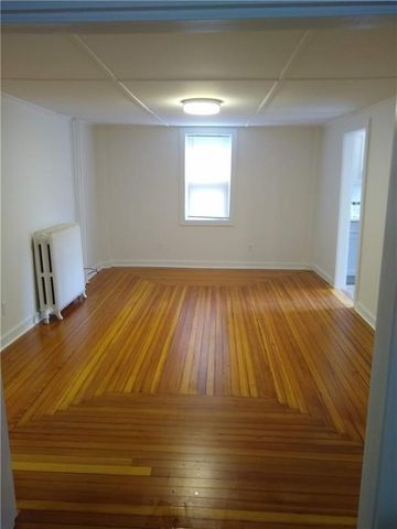 27 Mount Vernon Street 1, Newport, RI 02840