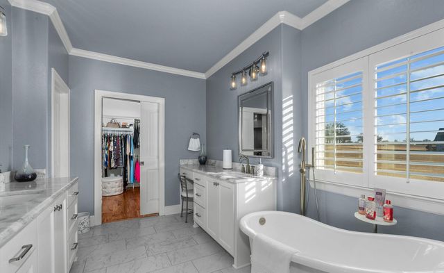 15671 Stallion Lake Blvd, Lindale, TX 75771