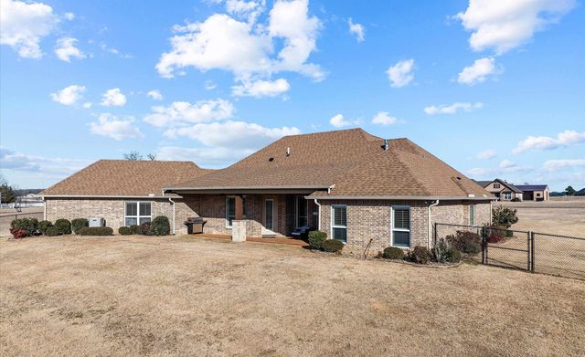 15671 Stallion Lake Blvd, Lindale, TX 75771