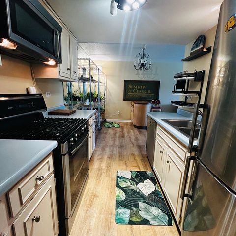 505 Redondo Drive 205, Downers Grove, IL 60516