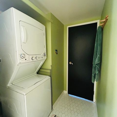 505 Redondo Drive 205, Downers Grove, IL 60516