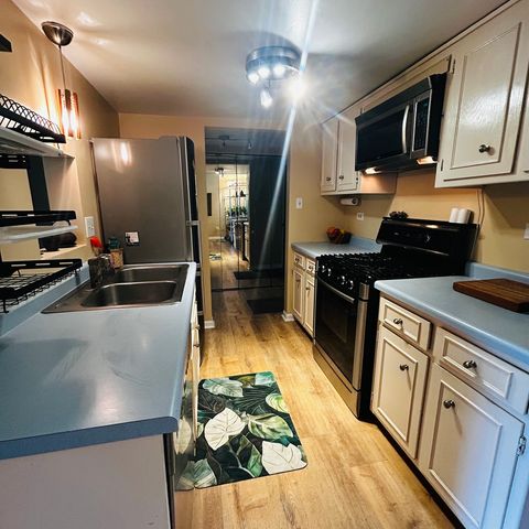 505 Redondo Drive 205, Downers Grove, IL 60516