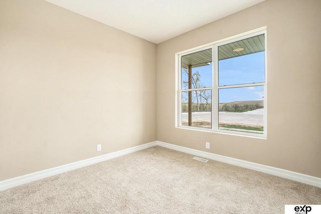 7926 N 94 Street, Omaha, NE 68122