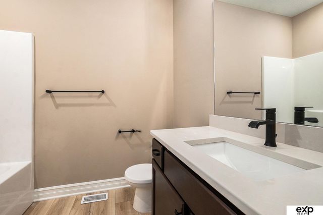 7926 N 94 Street, Omaha, NE 68122