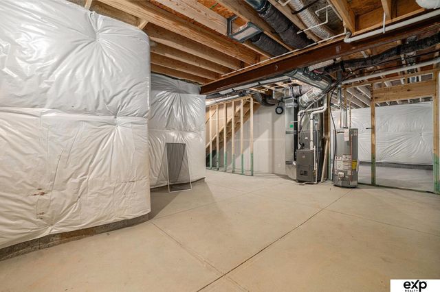 7926 N 94 Street, Omaha, NE 68122