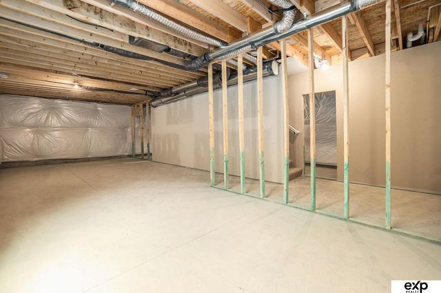 7926 N 94 Street, Omaha, NE 68122