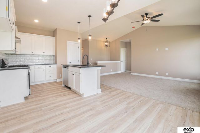 7926 N 94 Street, Omaha, NE 68122