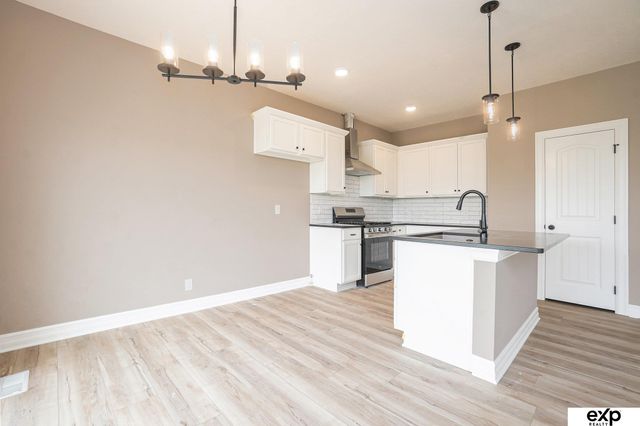 7926 N 94 Street, Omaha, NE 68122