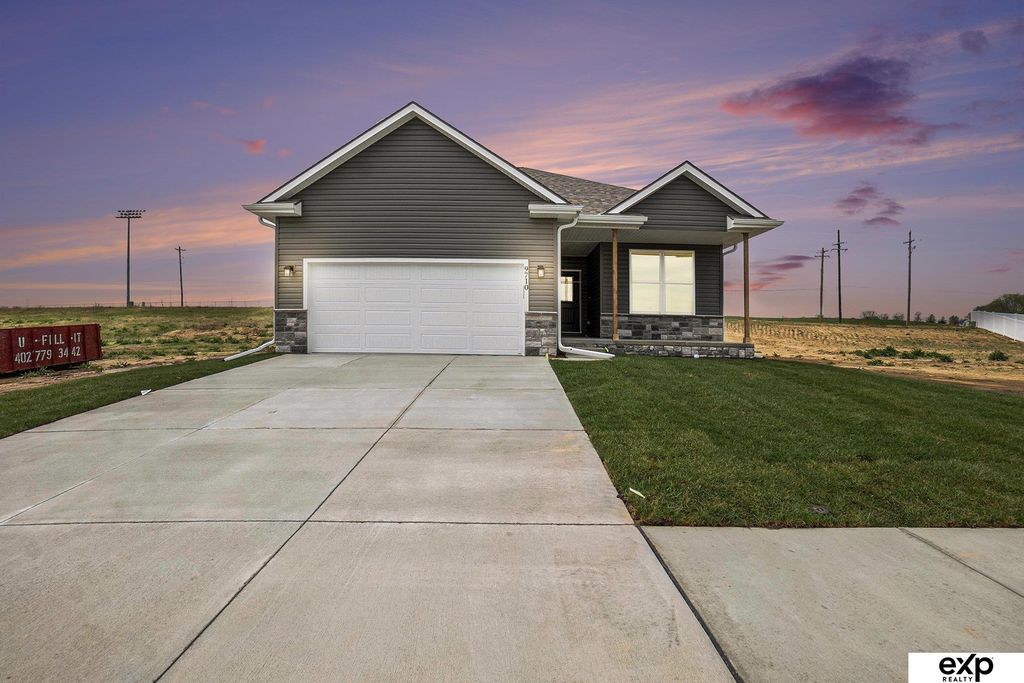 7926 N 94 Street, Omaha, NE 68122