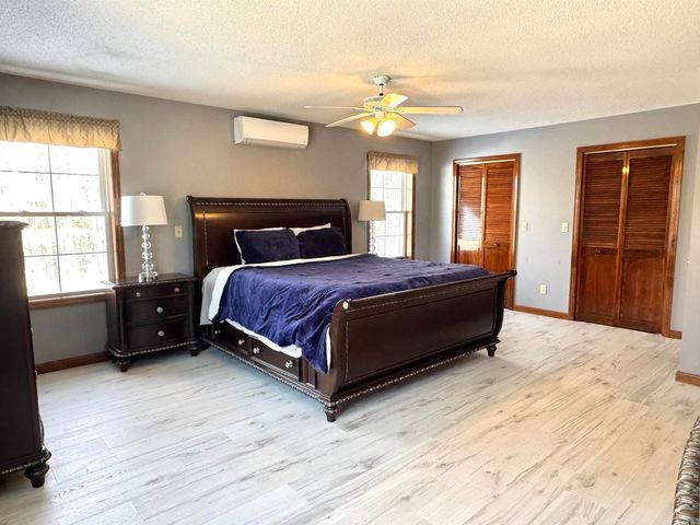 866 Ridge Hill Drive, Derby, VT 05829