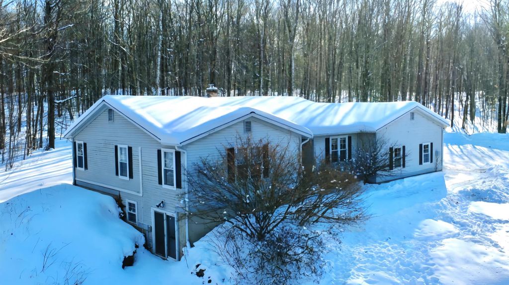 866 Ridge Hill Drive, Derby, VT 05829