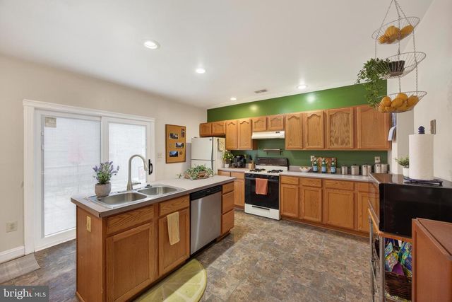 126 W HAMBURG ST, Baltimore, MD 21230