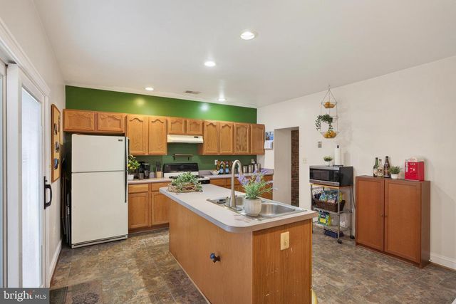 126 W HAMBURG ST, Baltimore, MD 21230