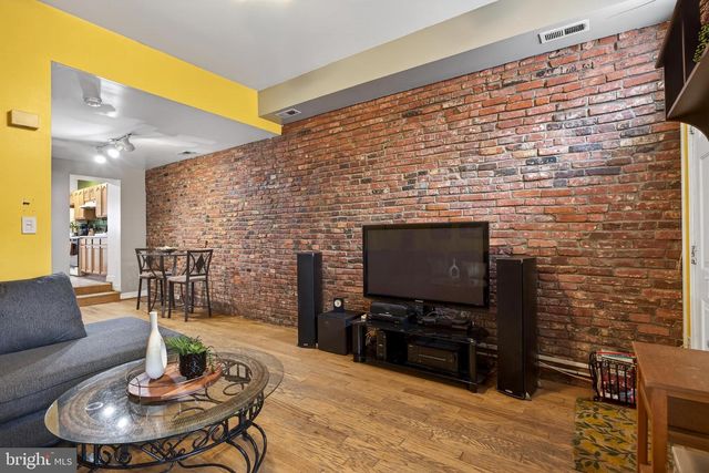 126 W HAMBURG ST, Baltimore, MD 21230