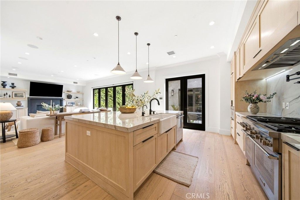 Image 11 of property listing at 3401 Colbert Avenue, Los Angeles, CA 90066