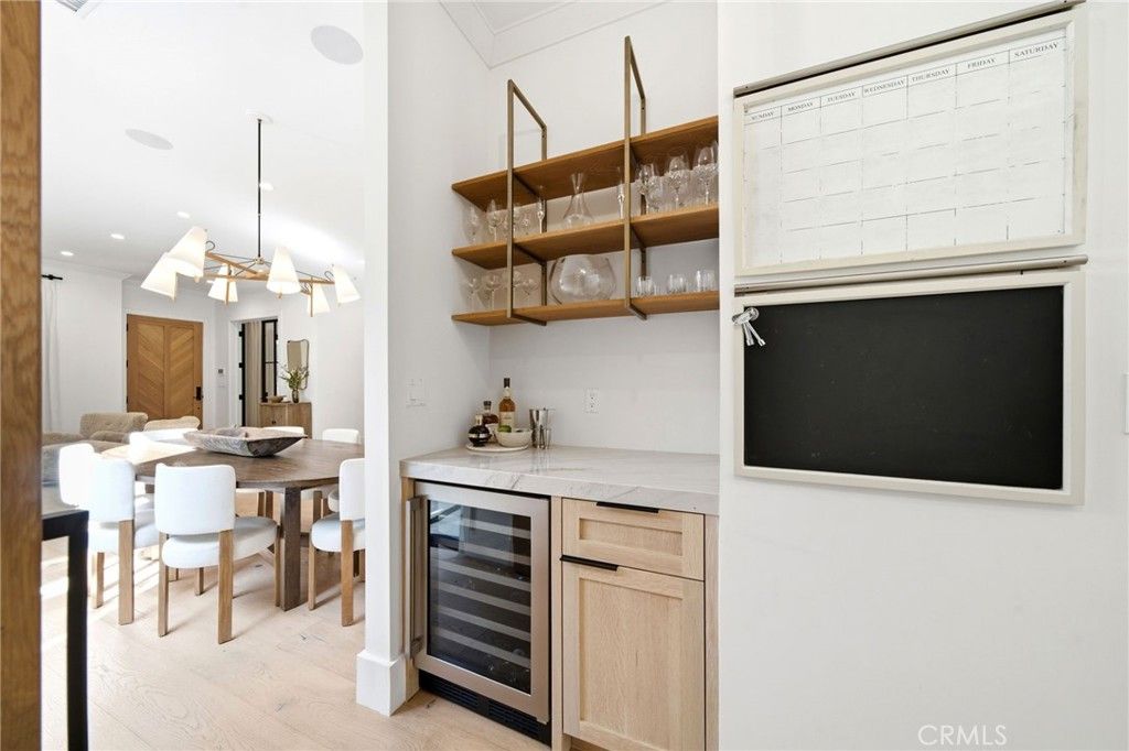 Image 12 of property listing at 3401 Colbert Avenue, Los Angeles, CA 90066