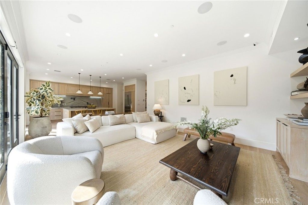 Image 14 of property listing at 3401 Colbert Avenue, Los Angeles, CA 90066