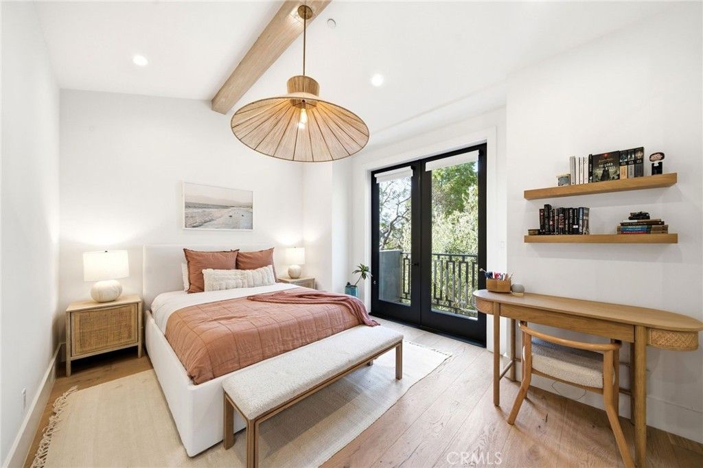 Image 25 of property listing at 3401 Colbert Avenue, Los Angeles, CA 90066