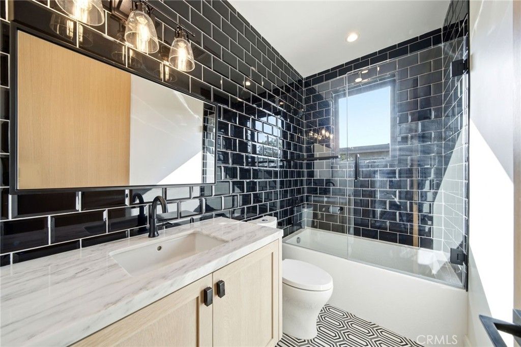 Image 26 of property listing at 3401 Colbert Avenue, Los Angeles, CA 90066
