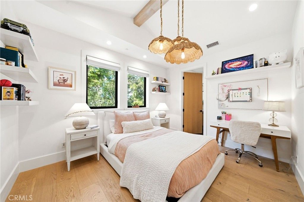 Image 27 of property listing at 3401 Colbert Avenue, Los Angeles, CA 90066